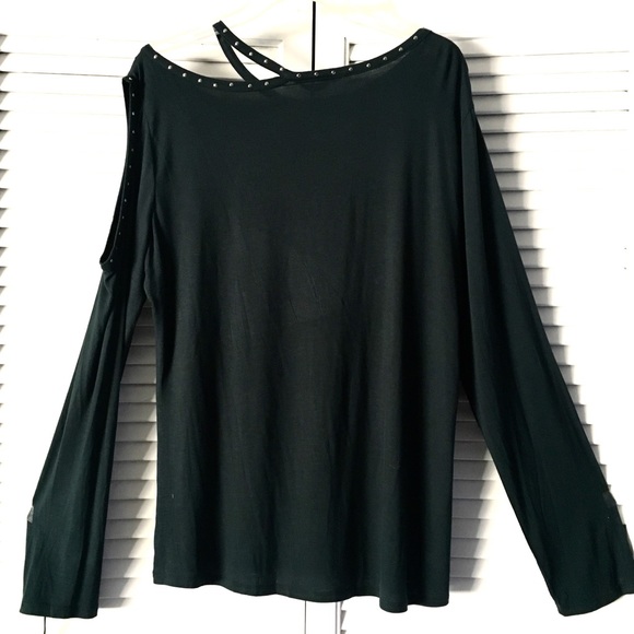 LAST ONE! Rock & Republic Cut Out Asymmetrical TOP - Picture 5 of 8